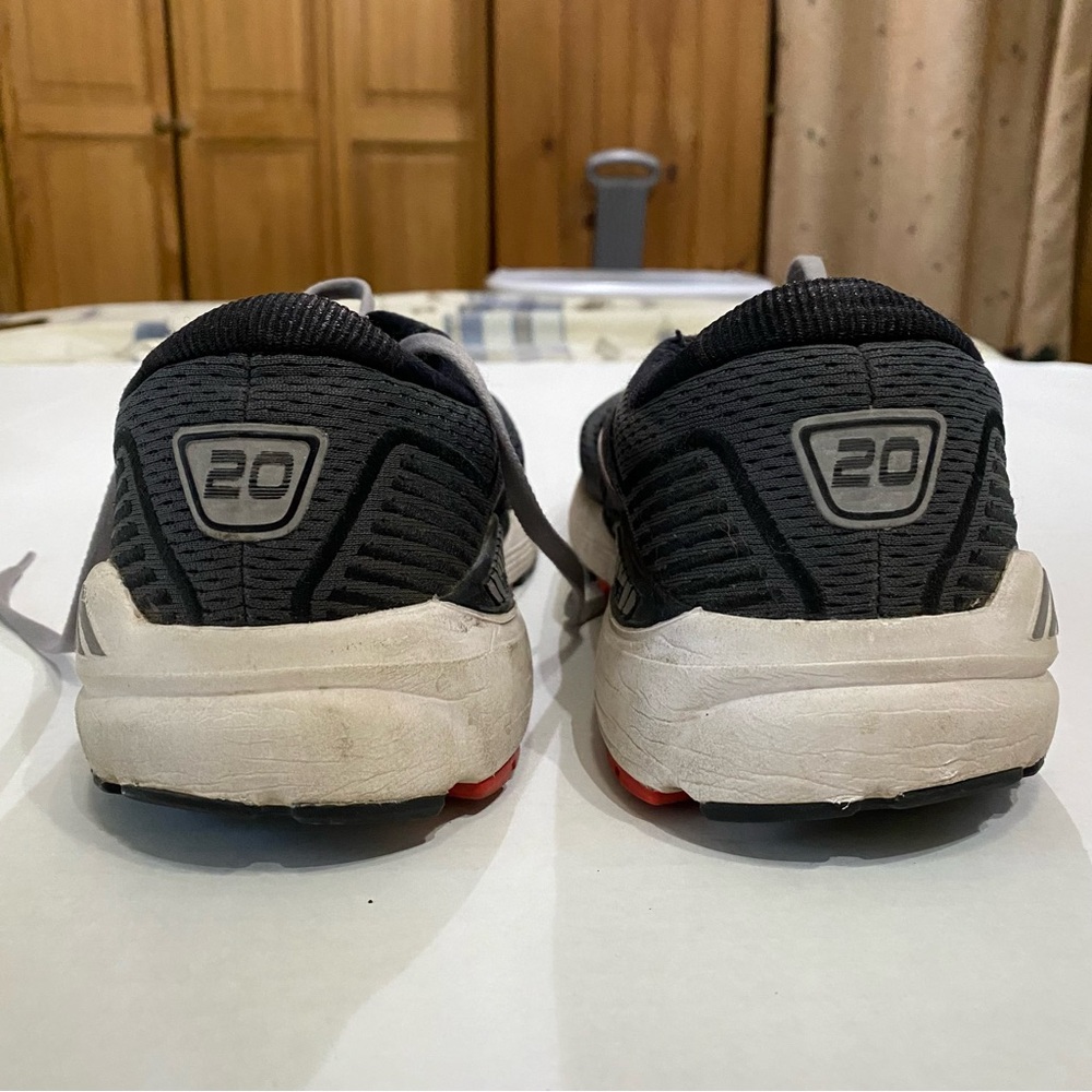 ๐Brooks, Men Size 8.5, The Beast โ20 Running Shoes - Picture 11 of 17